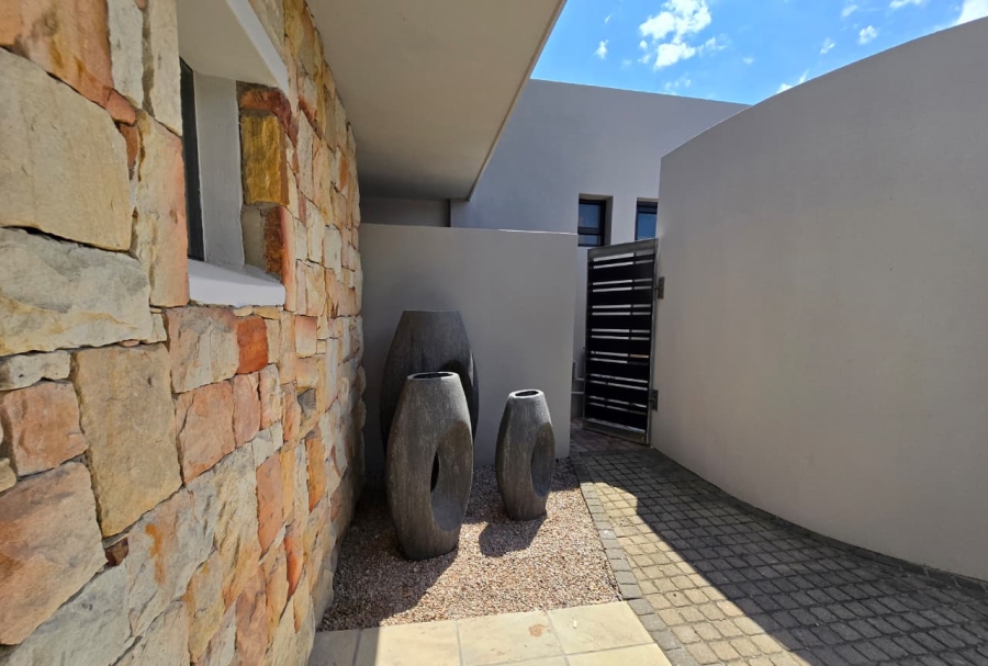 To Let 2 Bedroom Property for Rent in Oubaai Western Cape